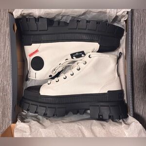 Palladium Revolt Hi TX Women’s Shoes